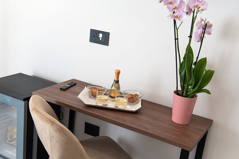 camera con letto alla francese hotel odeon